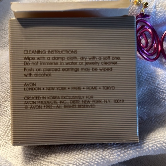 Avon Vintage 1992 Hot Pink and Goldtone Spiral Earrings - Picture 3 of 5